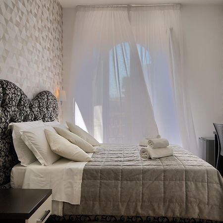 Domus Pietro Inn โรม ภายนอก รูปภาพ