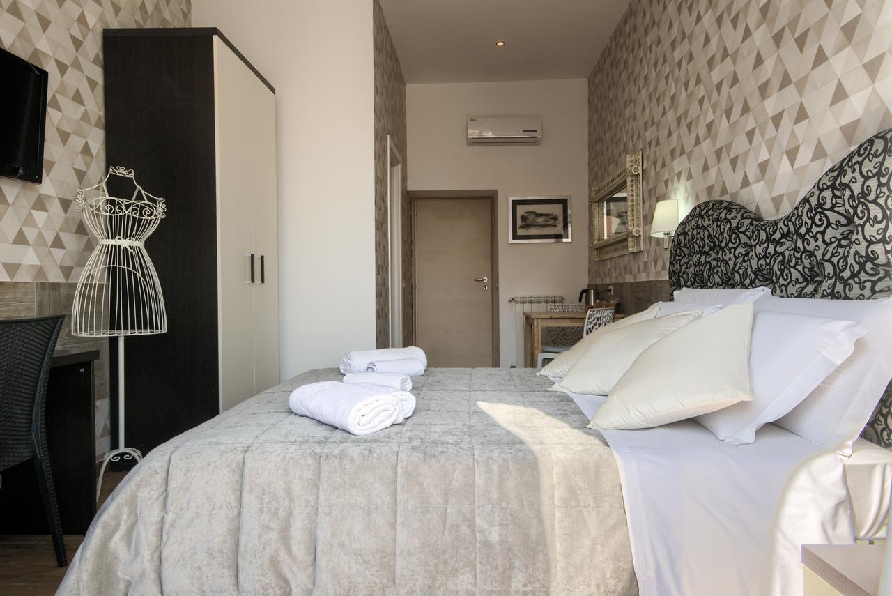 Domus Pietro Inn โรม ภายนอก รูปภาพ