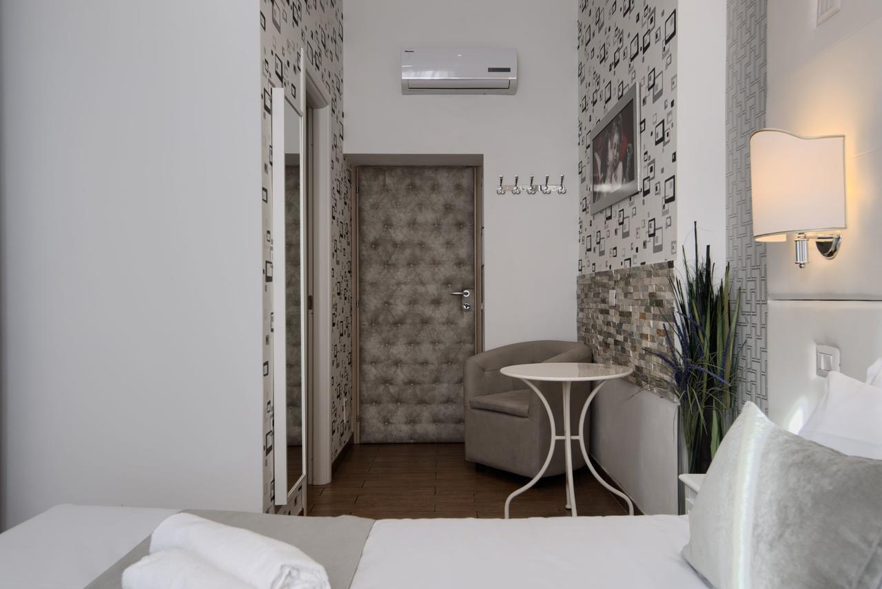Domus Pietro Inn โรม ภายนอก รูปภาพ